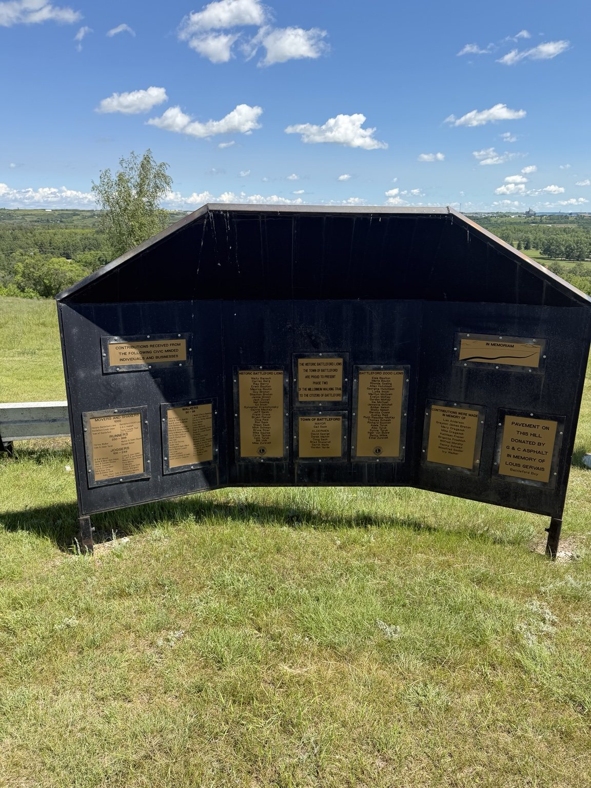 South Shore Trail sign overlooking the Battlefords river valley